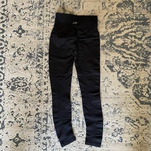 Black high rise crop pants